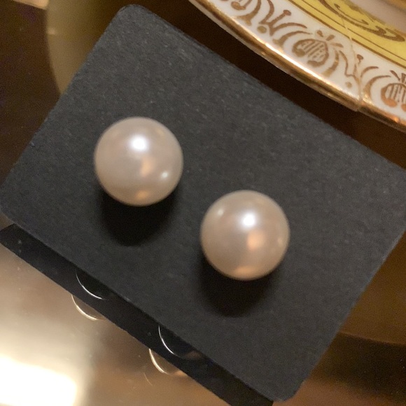 Jewelry - Medium Pearl Stud Earrings